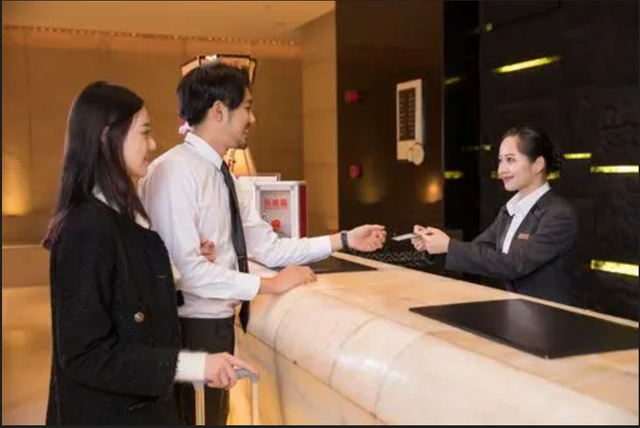 酒店入住登记规定 非夫妻异性同住与单人登记的潜在风险